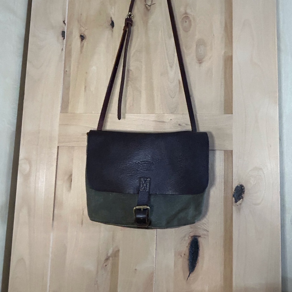 Orox Crossbody Satchel